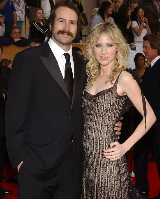 who-is-actress-beth-riesgraf-husband-find-out-her-dating-history